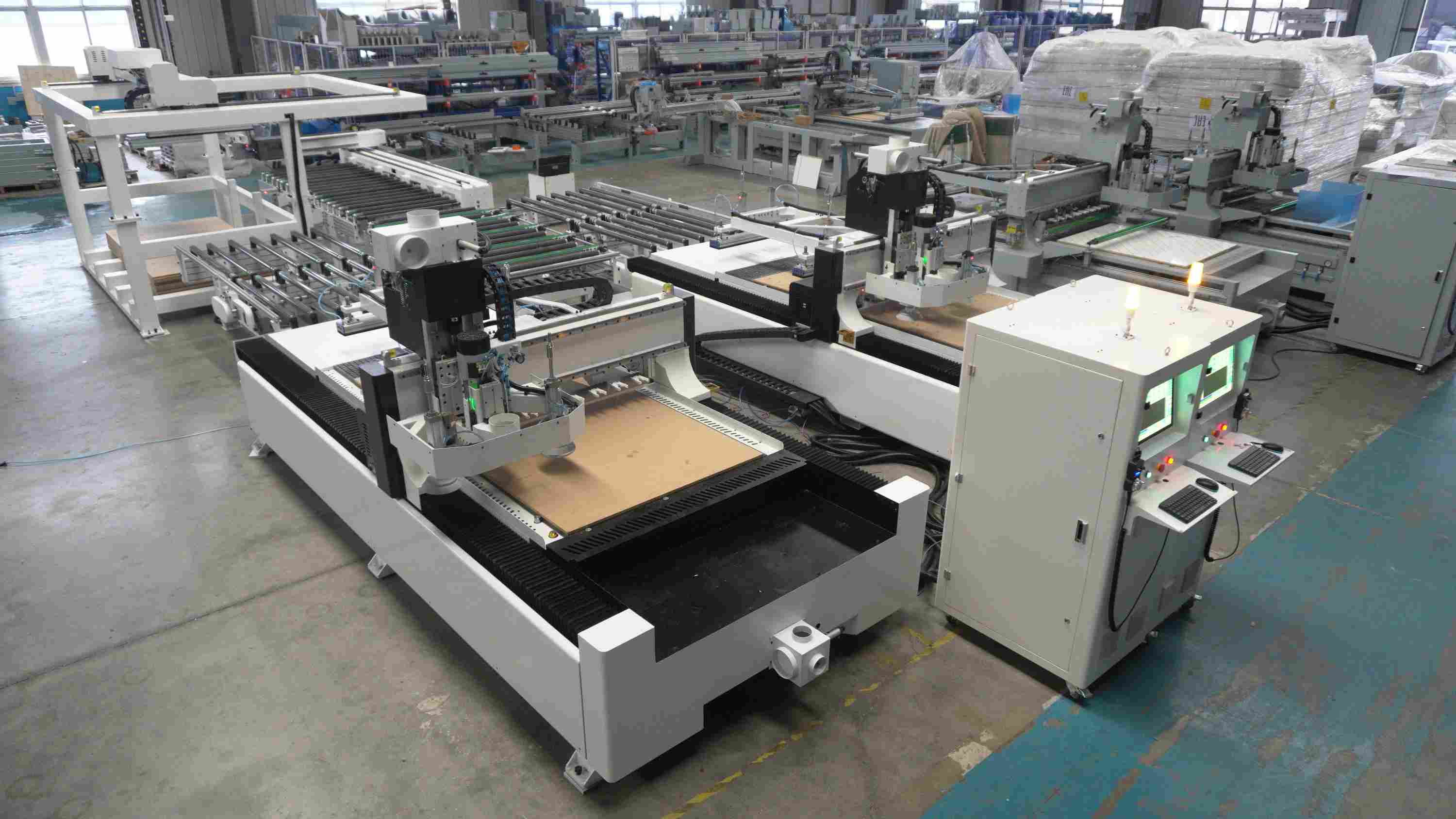 Ligne de production de meubles sur mesure M12(1+2) avec chargement par portique