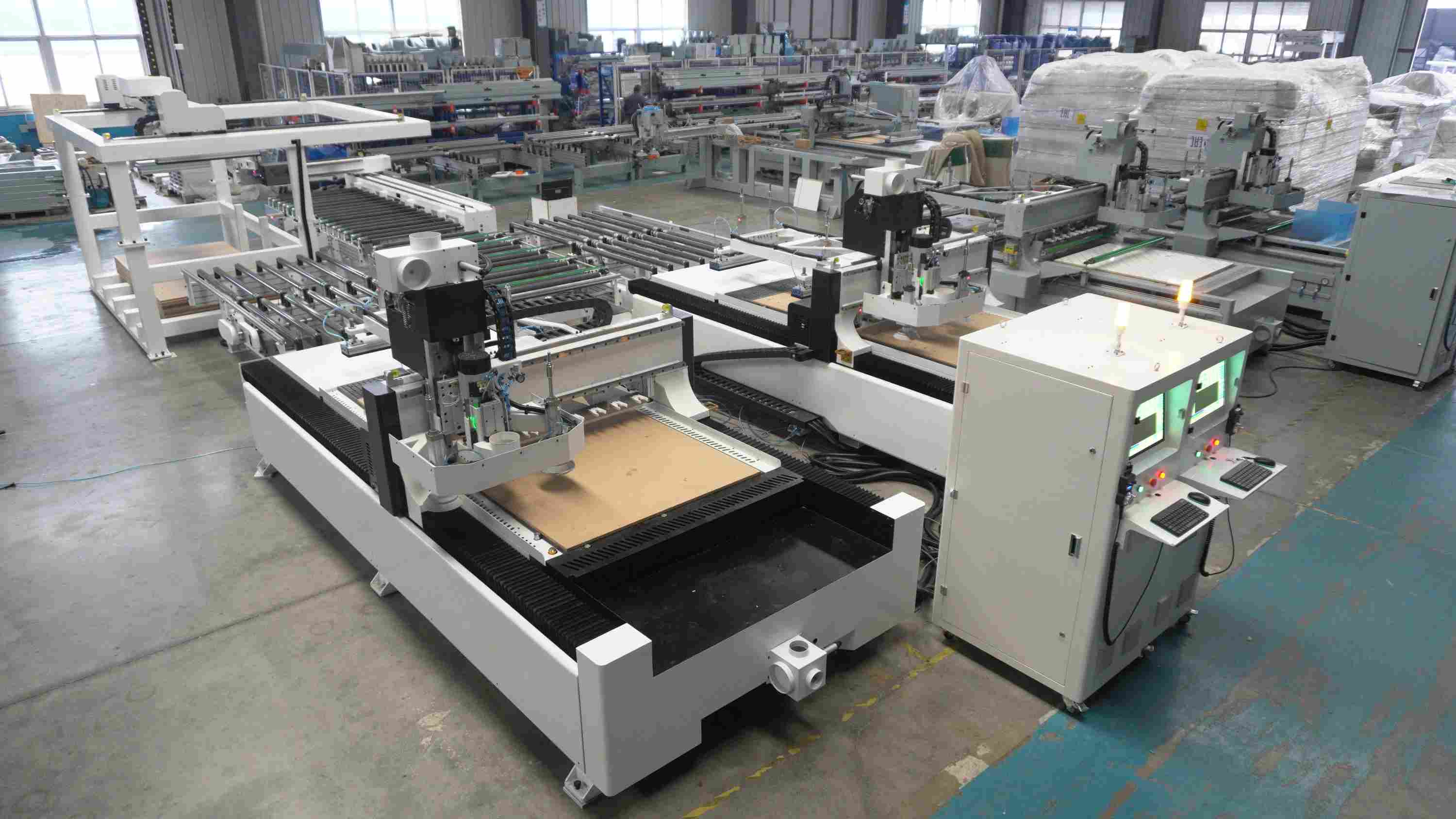 Ligne de production de meubles sur mesure M12(1+2) avec chargement par portique