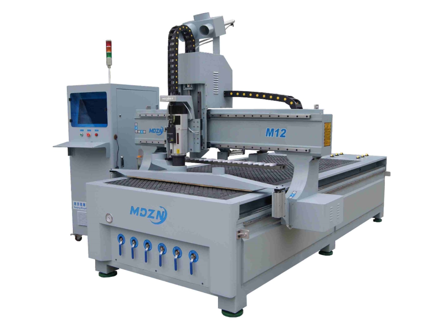 Routeur CNC M12 Basic robuste avec broche refroidie par air