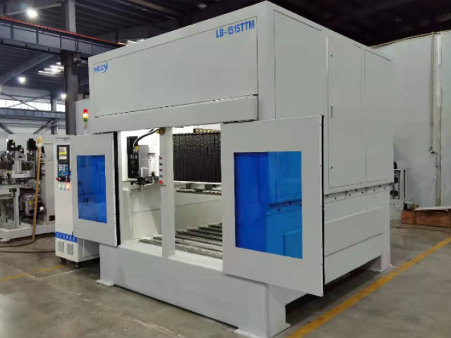 Machine à profiler automatique M-1515TTM