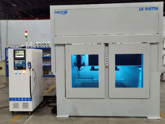 Machine à profiler automatique M-1515TTM