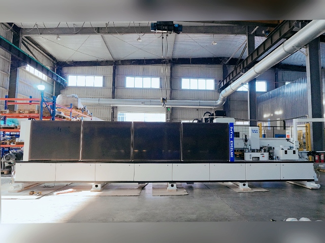 Plaqueuse de chants pour panneaux étroits E952LNH avec fonction d'alignement horizontal