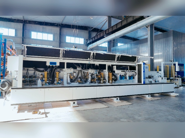 Plaqueuse de chants pour panneaux étroits E952LNH avec fonction d'alignement horizontal