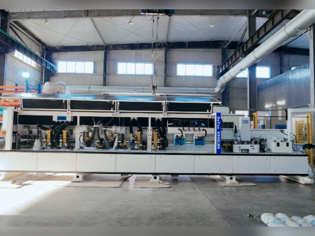 Plaqueuse de chants pour panneaux étroits E952LNH avec fonction d'alignement horizontal