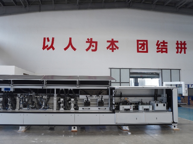 Machine à plaquer les chants laser 962P LHD avec fonction d'alignement horizontal