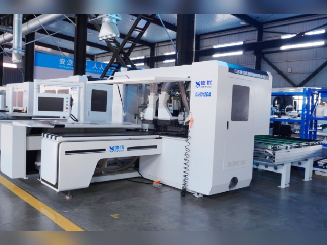 Quelle est la meilleure solution : CNC ou PLC ?