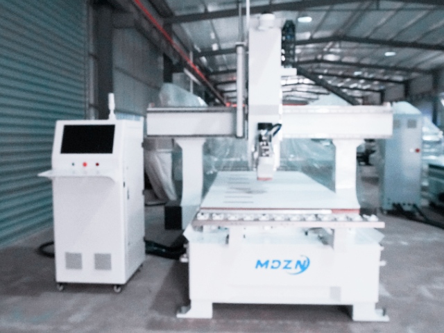 Centre d'usinage 4 axes M-BP1200