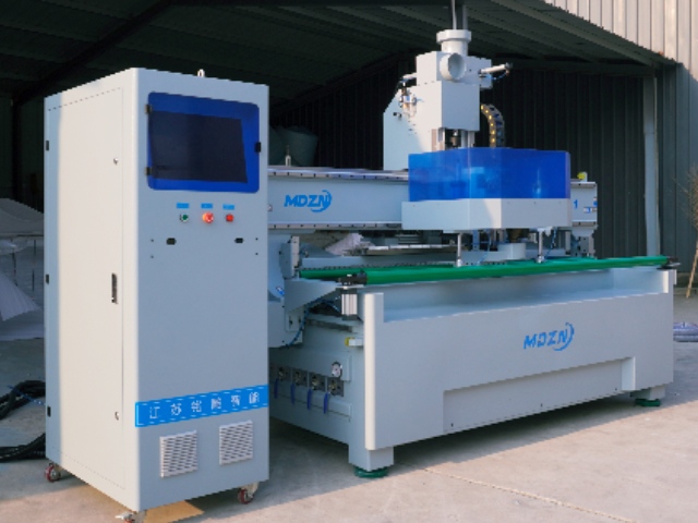 Routeur CNC M8 (6 x 10) avec changeur d'outils automatique à 8 stations