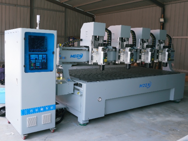 Centre d'usinage pour le travail du bois M4-3015