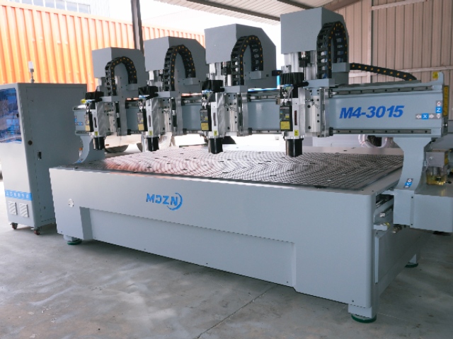 Centre d'usinage pour le travail du bois M4-3015