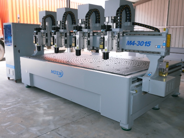 Centre d'usinage pour le travail du bois M4-3015