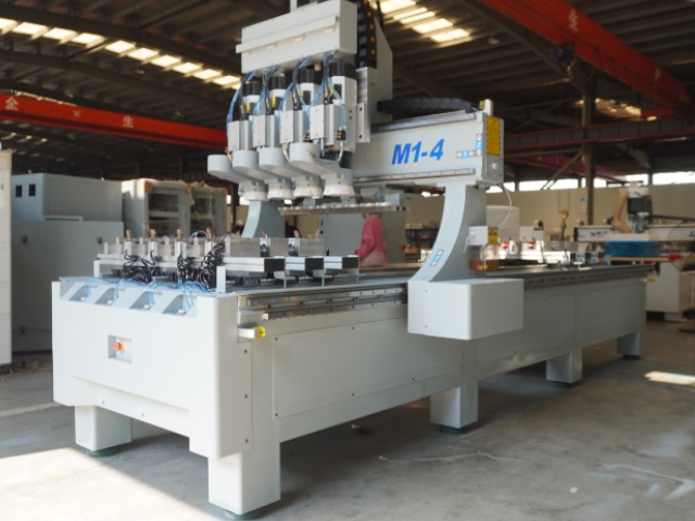 Machine de fraisage CNC pour profilés industriels en aluminium