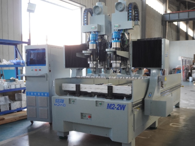 Machine de gravure CNC personnalisée pour le traitement du bois et de l'acrylique M2-2W